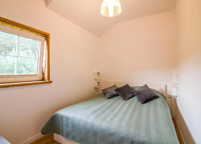 3 Bedroom Stunning In Semesterbostad Czarny Mlyn